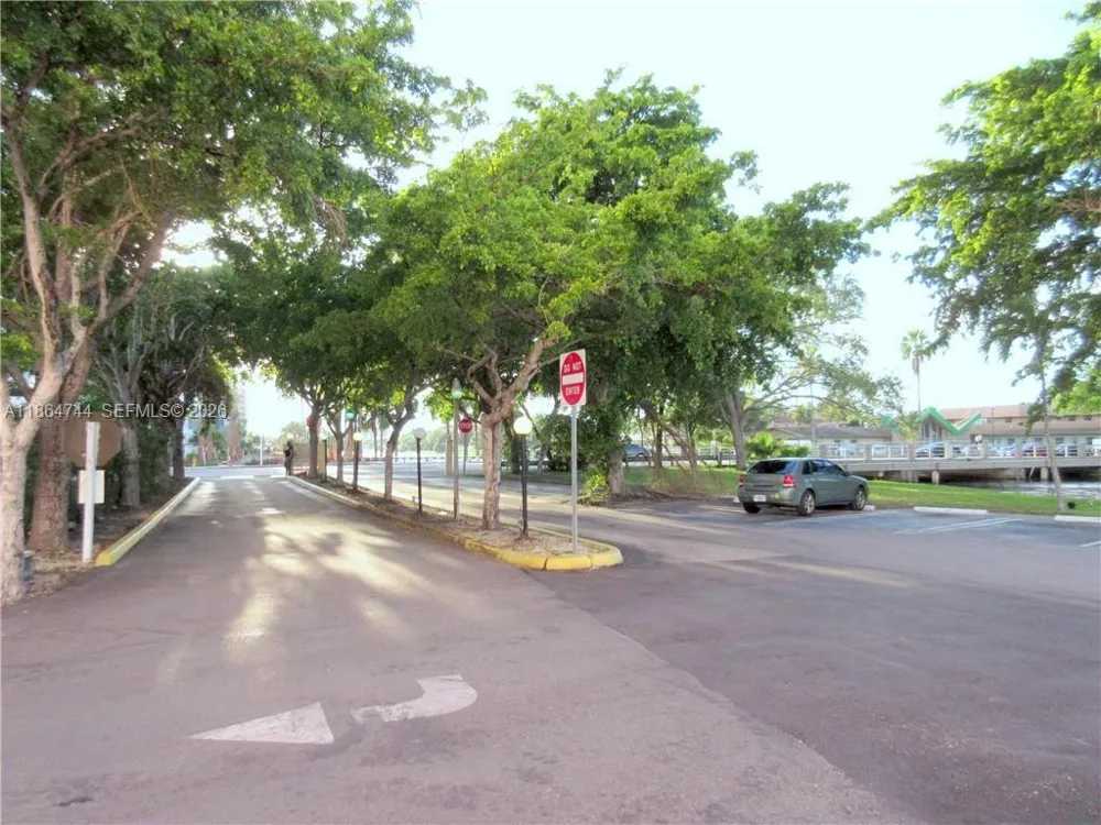 16465 SE 22nd Ave #406 North Miami Beach, FL 33160