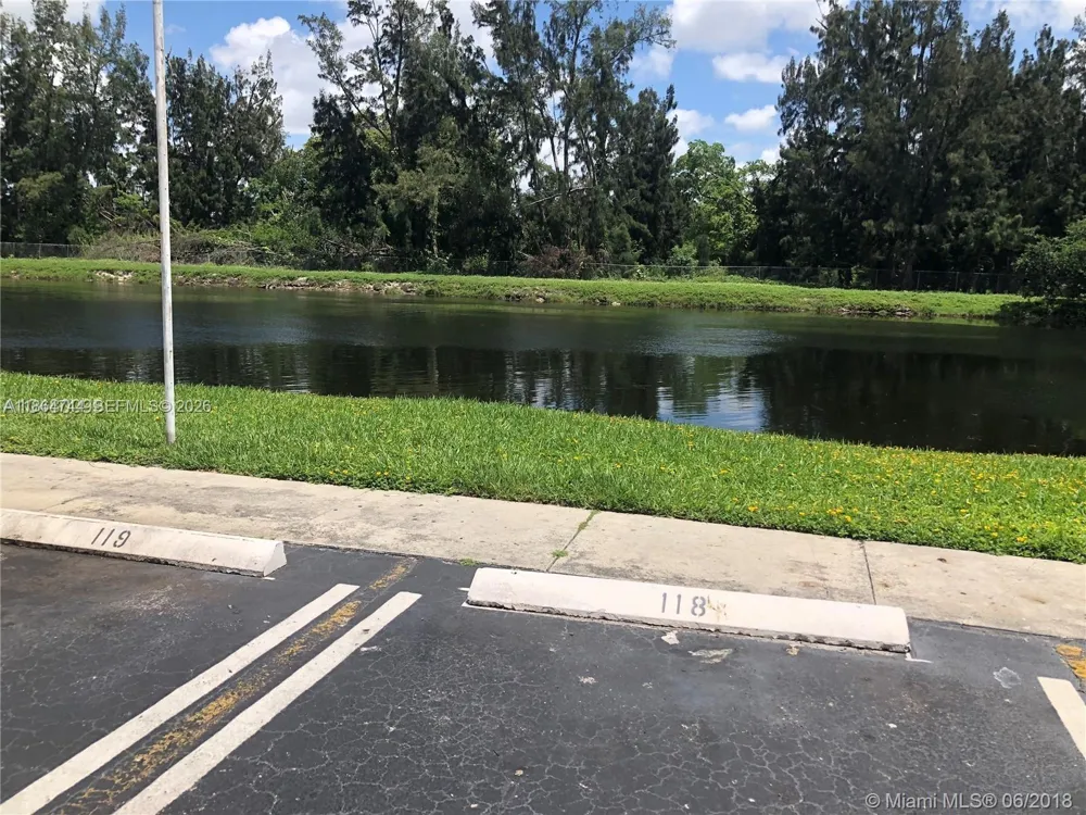 16465 SE 22nd Ave #406 North Miami Beach, FL 33160