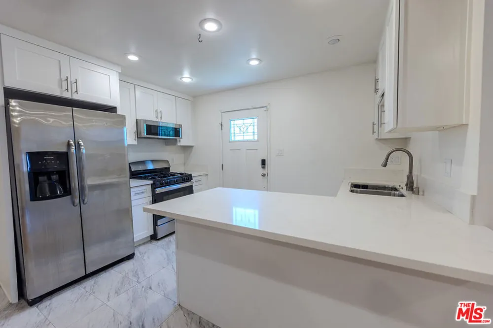 837 Sunset Avenue Venice, CA 90291