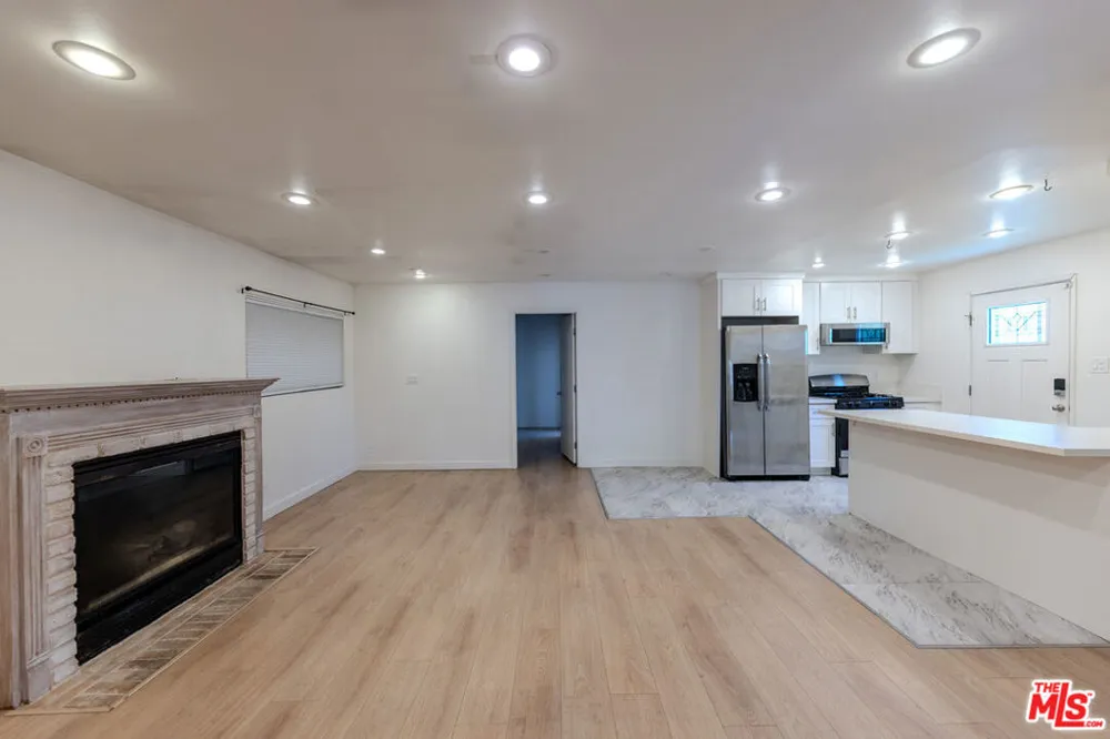 837 Sunset Avenue Venice, CA 90291