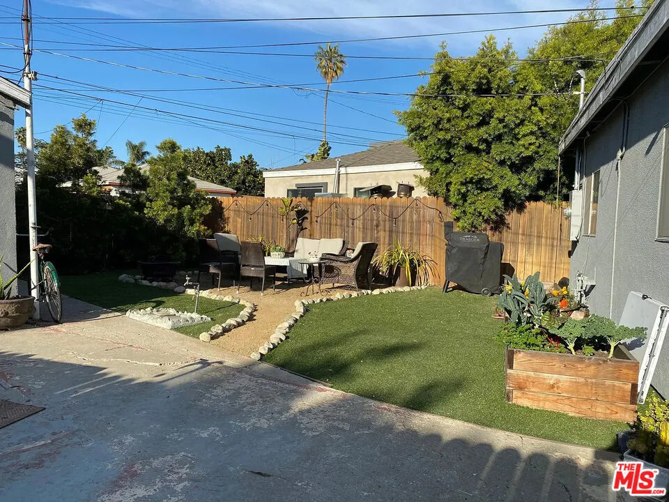 837 Sunset Avenue Venice, CA 90291