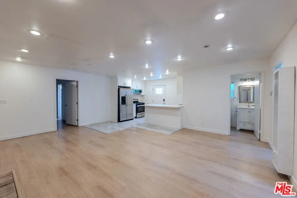 837 Sunset Avenue Venice, CA 90291