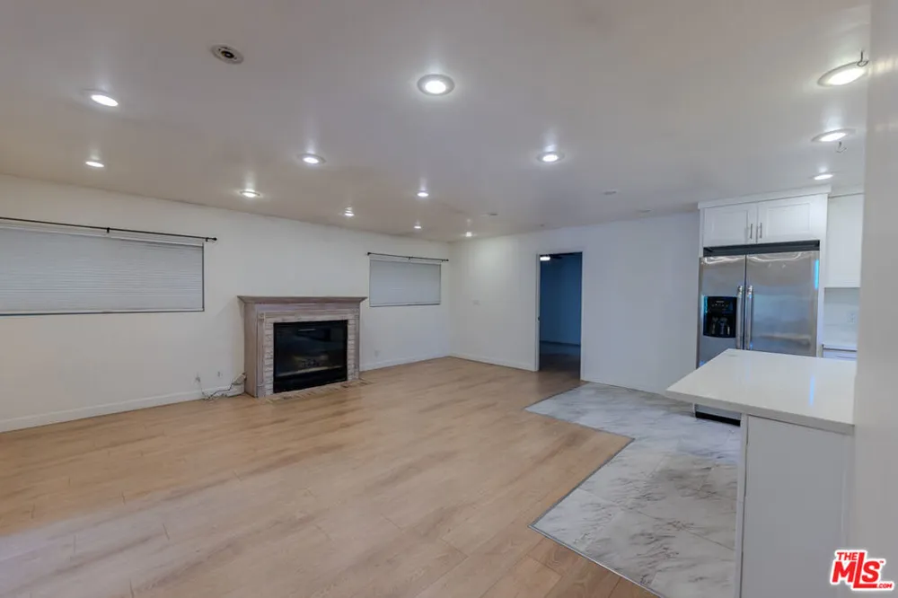 837 Sunset Avenue Venice, CA 90291