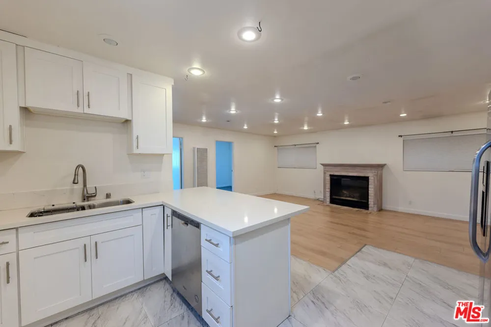 837 Sunset Avenue Venice, CA 90291