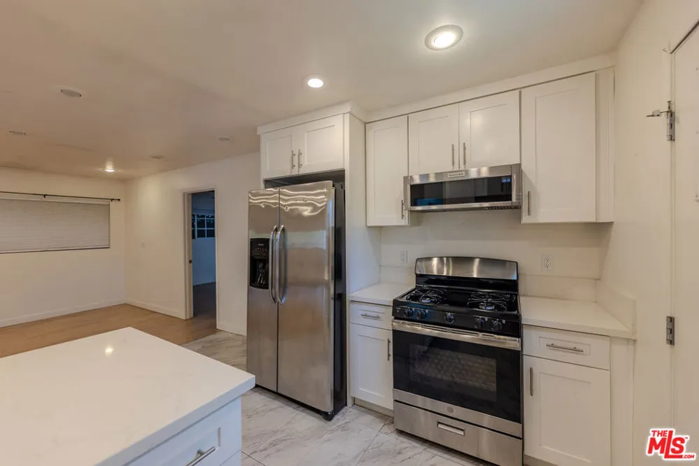 837 Sunset Avenue Venice, CA 90291