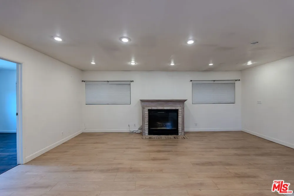 837 Sunset Avenue Venice, CA 90291