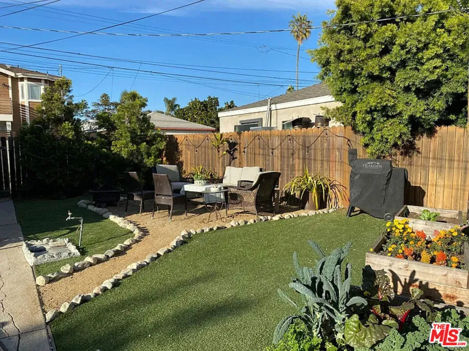 837 Sunset Avenue Venice, CA 90291