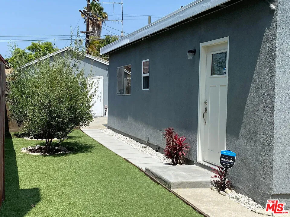 837 Sunset Avenue Venice, CA 90291