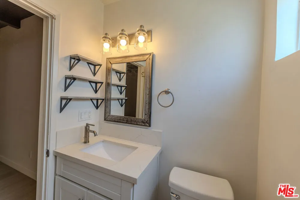 837 Sunset Avenue Venice, CA 90291