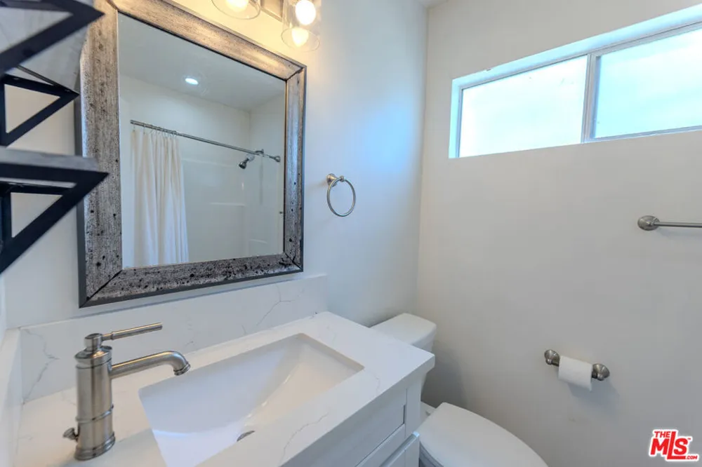 837 Sunset Avenue Venice, CA 90291