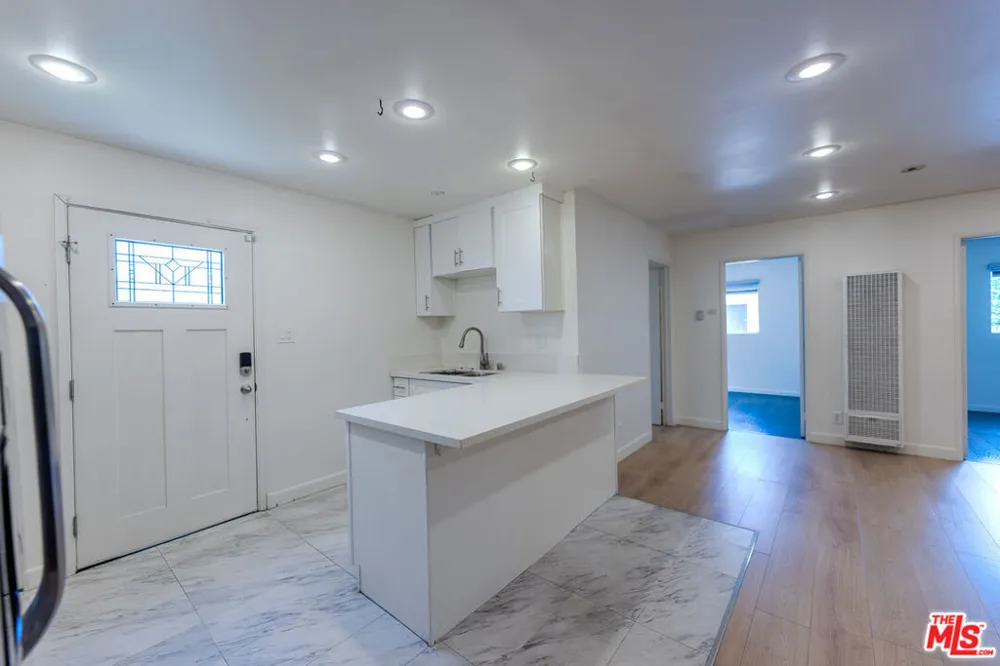 837 Sunset Avenue Venice, CA 90291