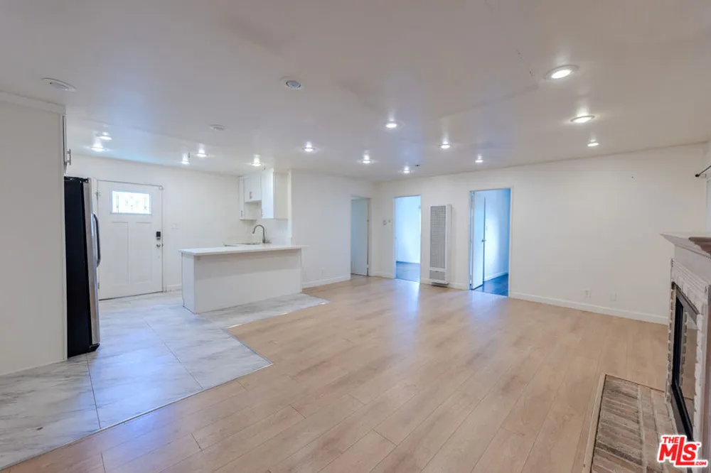 837 Sunset Avenue Venice, CA 90291