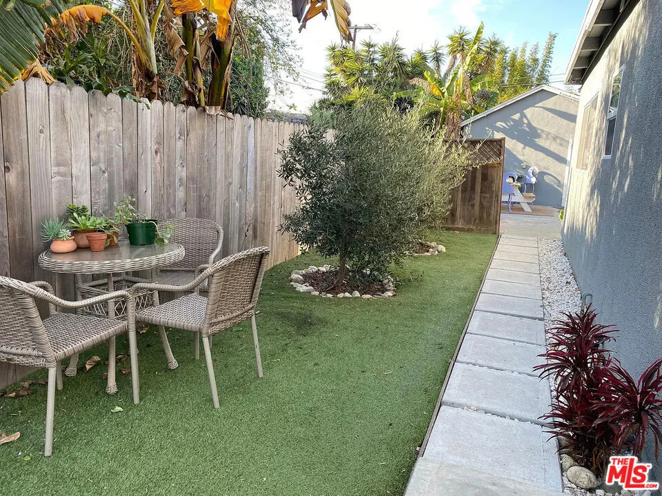 837 Sunset Avenue Venice, CA 90291