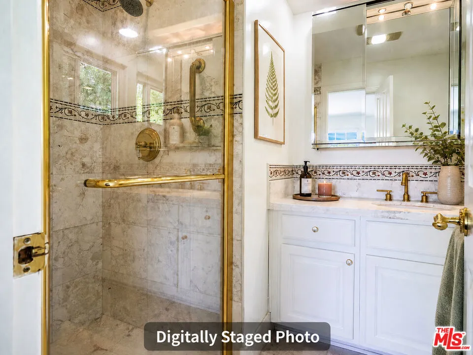 4645 Petit Avenue Encino, CA 91436