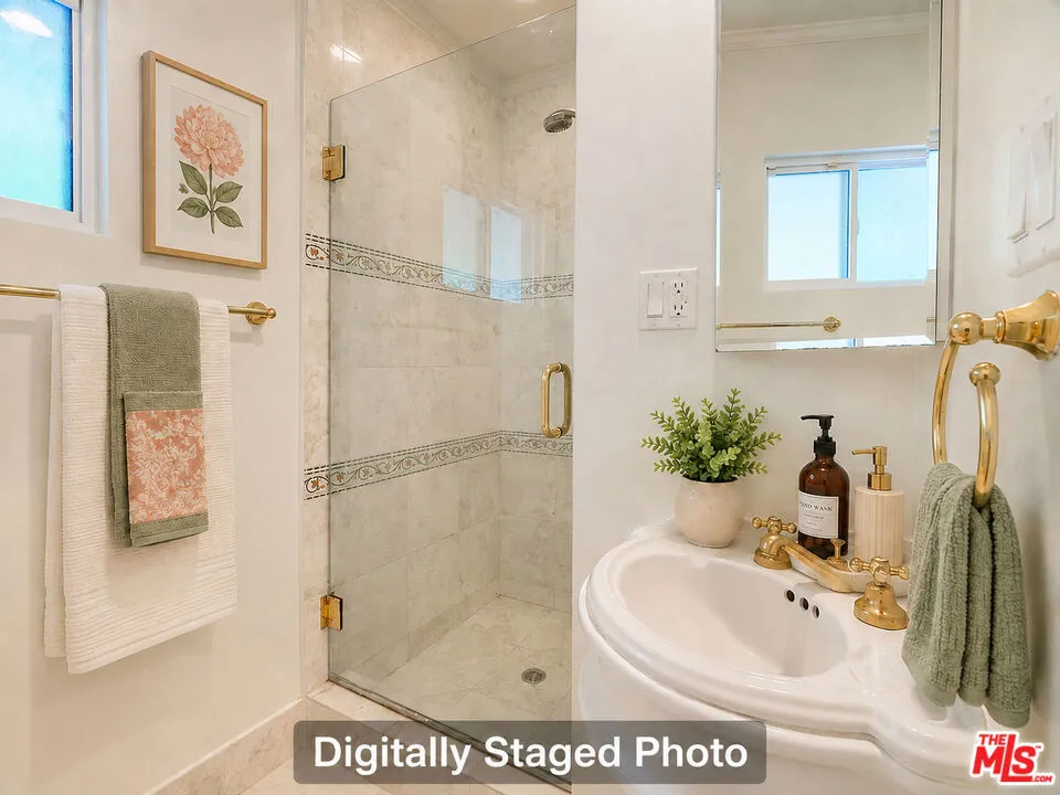 4645 Petit Avenue Encino, CA 91436