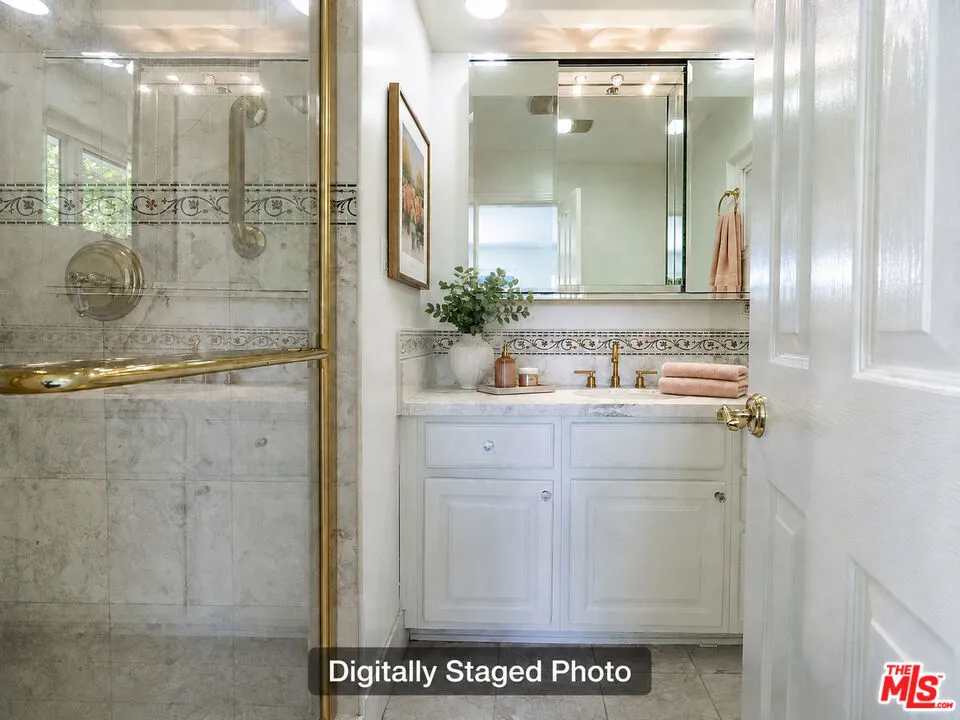 4645 Petit Avenue Encino, CA 91436