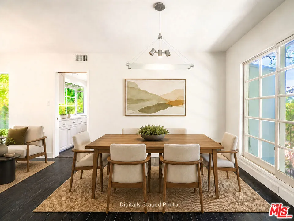 4645 Petit Avenue Encino, CA 91436
