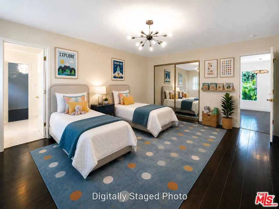 4645 Petit Avenue Encino, CA 91436