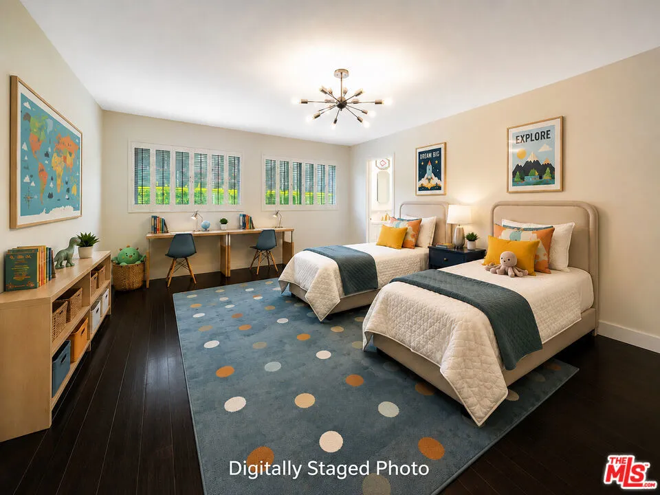 4645 Petit Avenue Encino, CA 91436