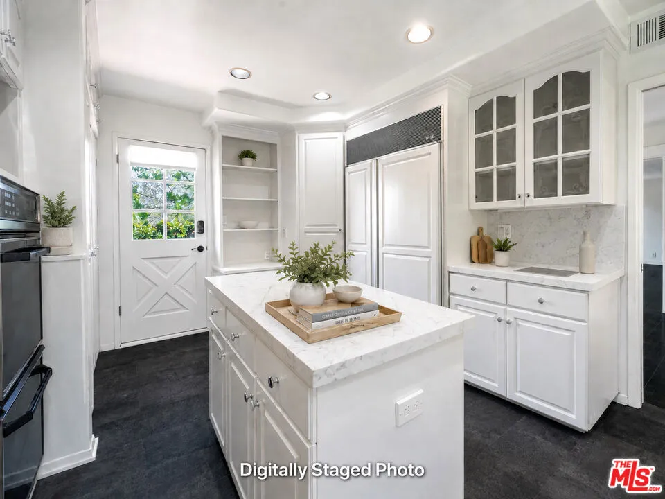 4645 Petit Avenue Encino, CA 91436