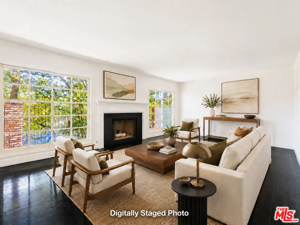 4645 Petit Avenue Encino, CA 91436