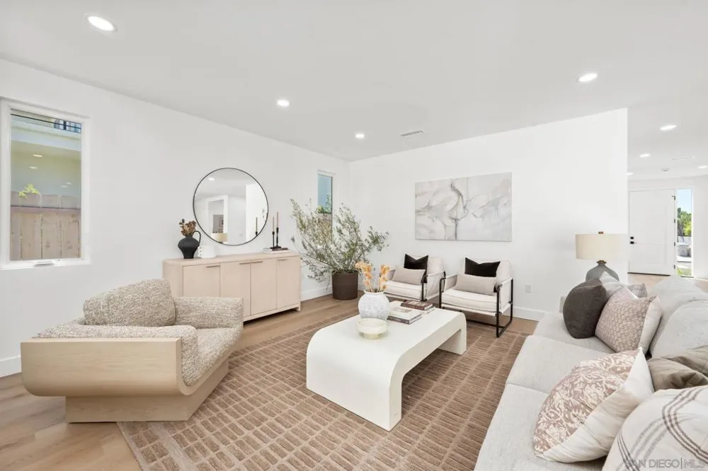 2861 Burgener San Diego, CA 92110