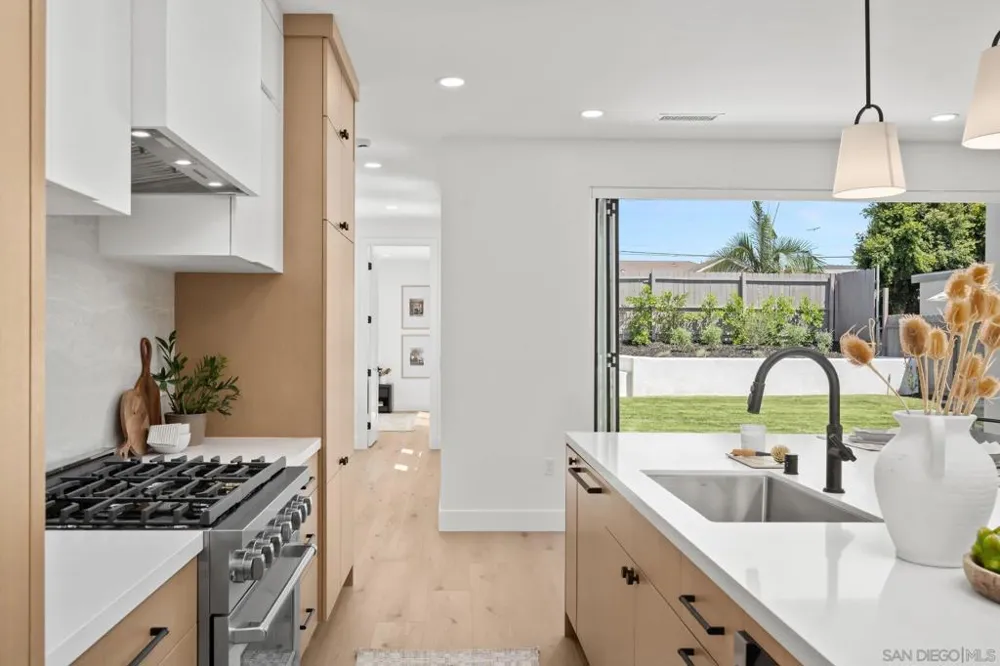 2861 Burgener San Diego, CA 92110