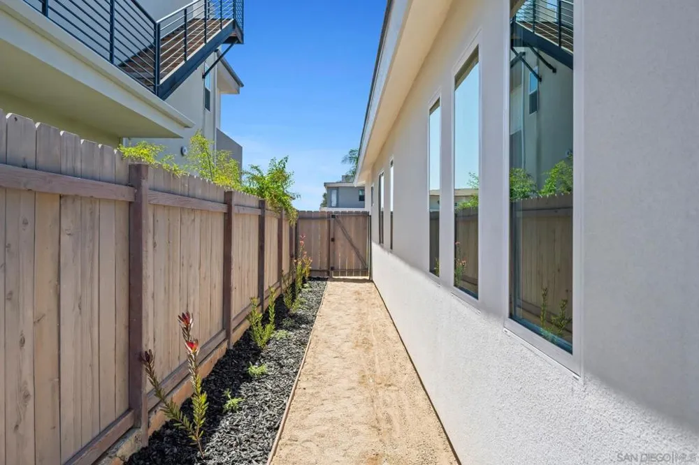 2861 Burgener San Diego, CA 92110