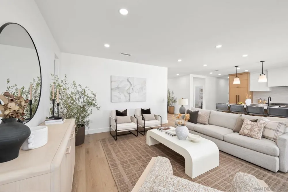 2861 Burgener San Diego, CA 92110