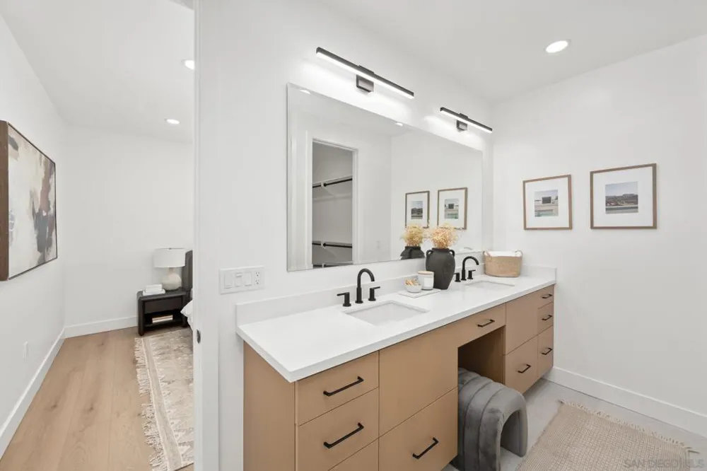 2861 Burgener San Diego, CA 92110