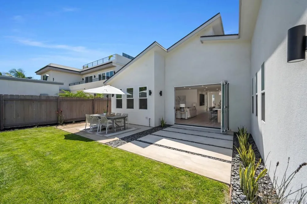2861 Burgener San Diego, CA 92110