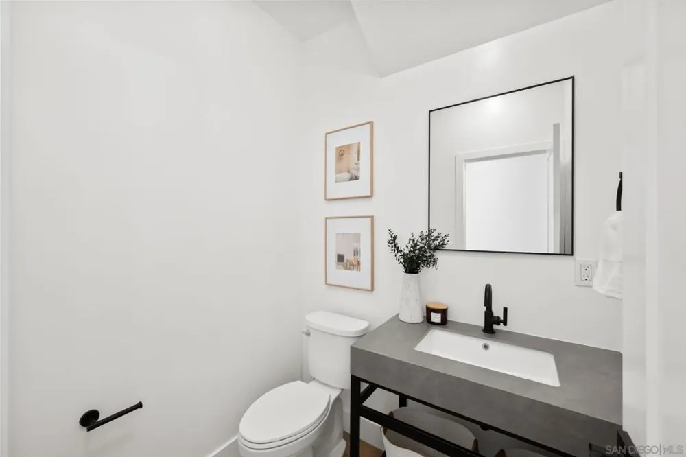 2861 Burgener San Diego, CA 92110