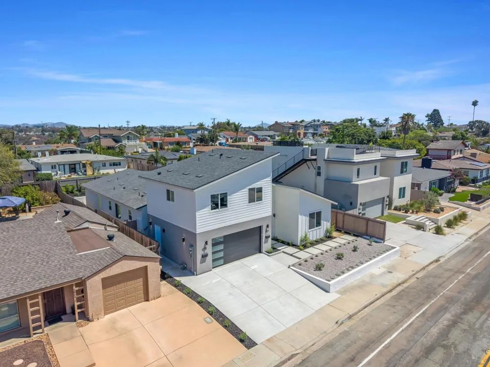2861 Burgener San Diego, CA 92110