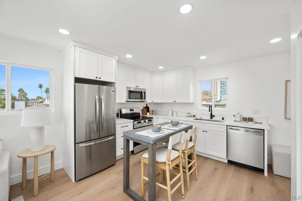 2861 Burgener San Diego, CA 92110
