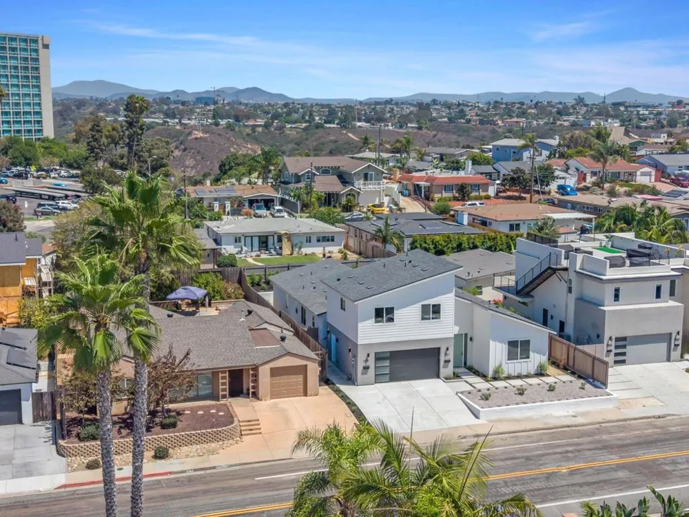 2861 Burgener San Diego, CA 92110