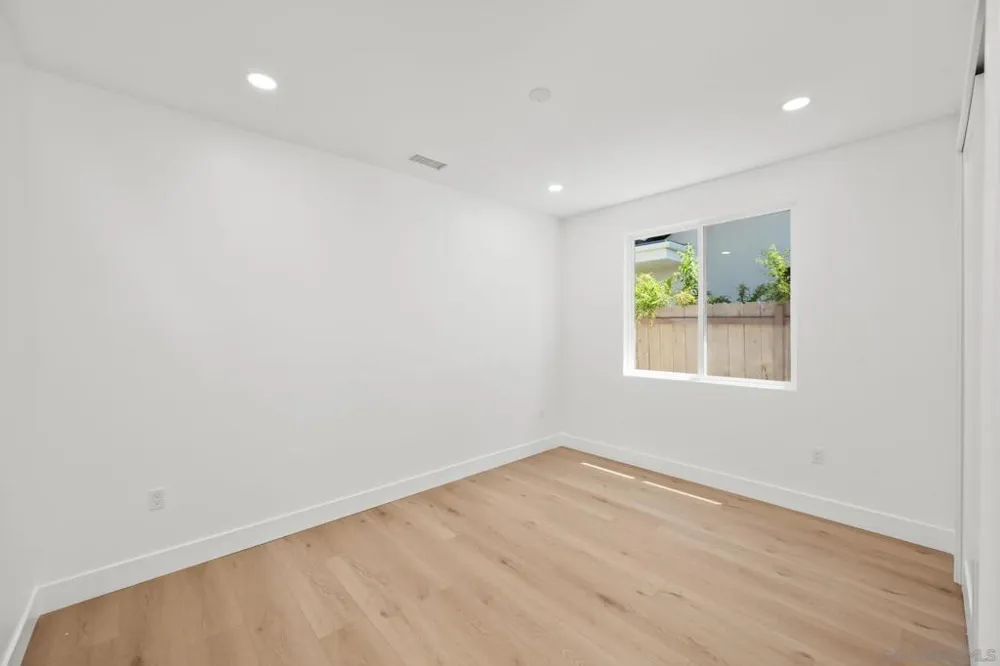 2861 Burgener San Diego, CA 92110