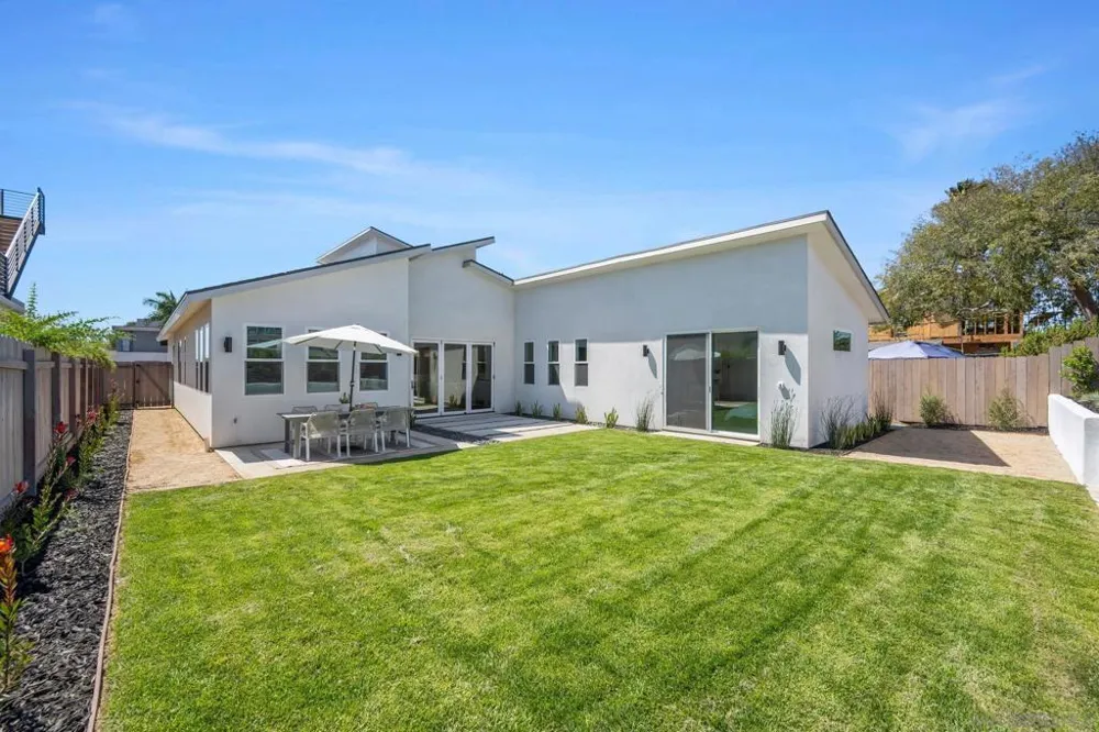 2861 Burgener San Diego, CA 92110