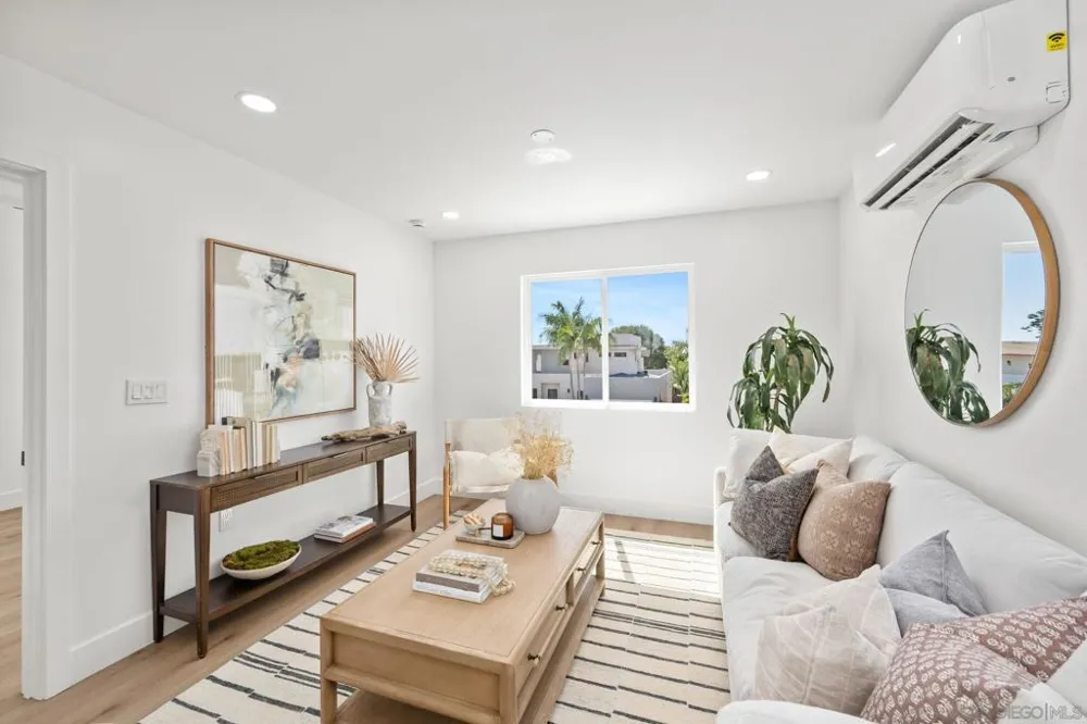 2861 Burgener San Diego, CA 92110