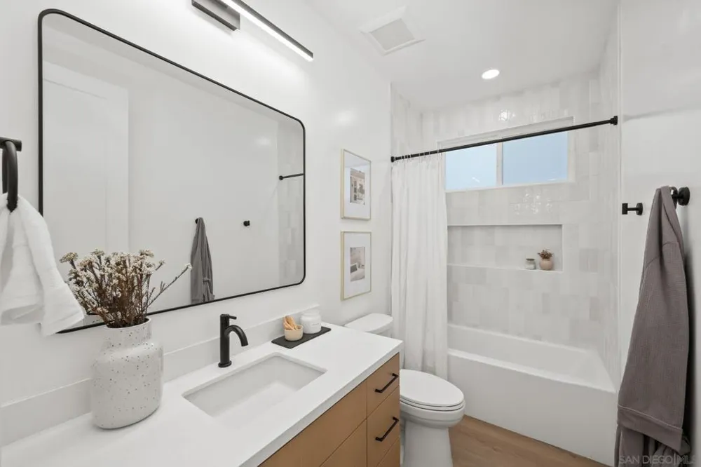 2861 Burgener San Diego, CA 92110