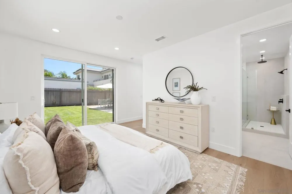 2861 Burgener San Diego, CA 92110