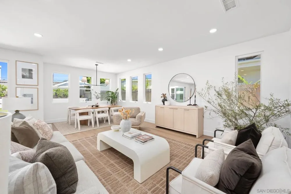 2861 Burgener San Diego, CA 92110