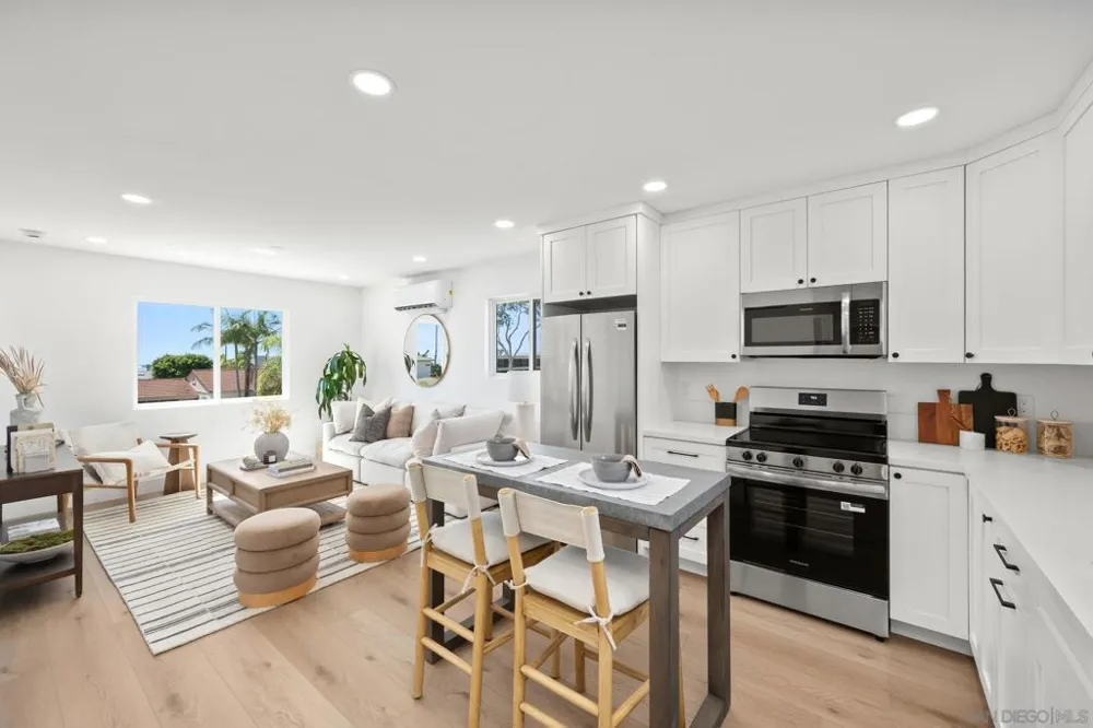 2861 Burgener San Diego, CA 92110