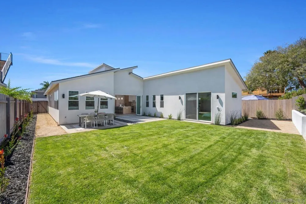 2861 Burgener San Diego, CA 92110