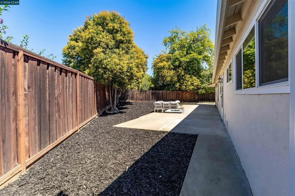 1593 Mendocino Dr Concord, CA 94521