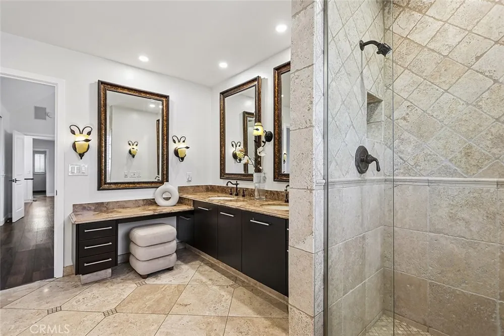 17002 Dearborn Northridge, CA 91325