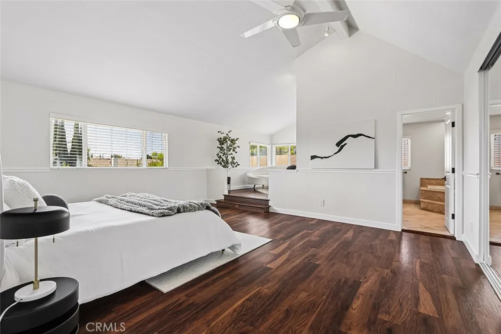 17002 Dearborn Northridge, CA 91325