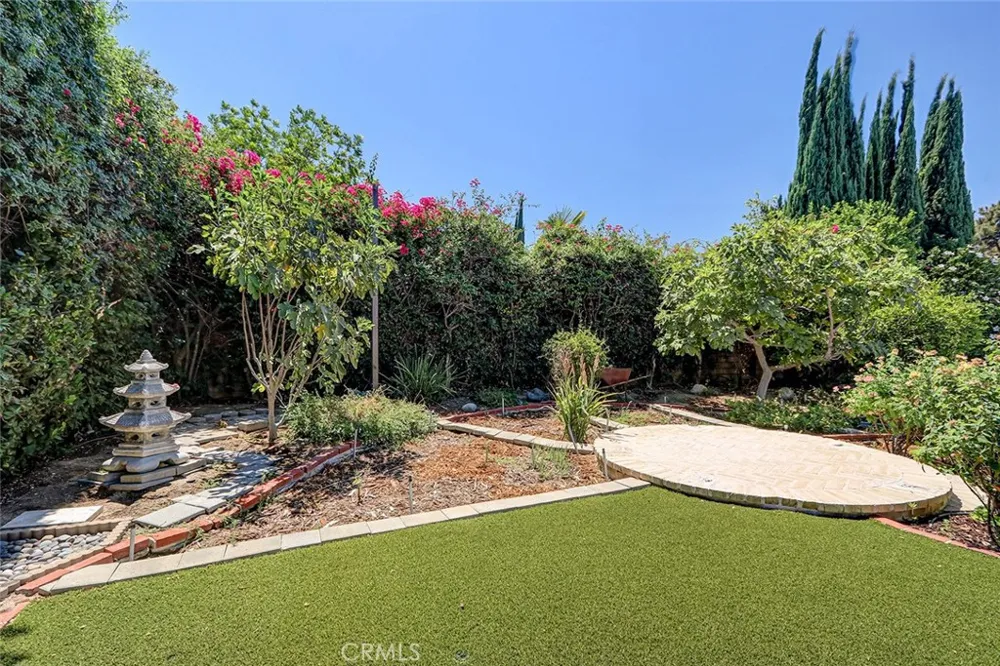 17002 Dearborn Northridge, CA 91325