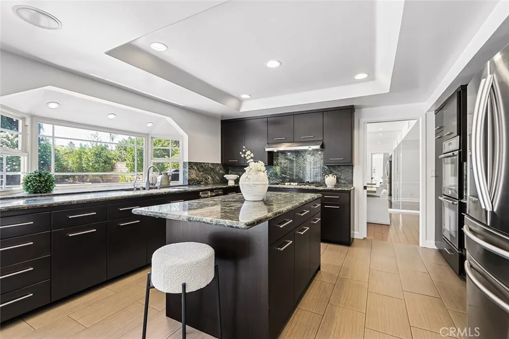 17002 Dearborn Northridge, CA 91325