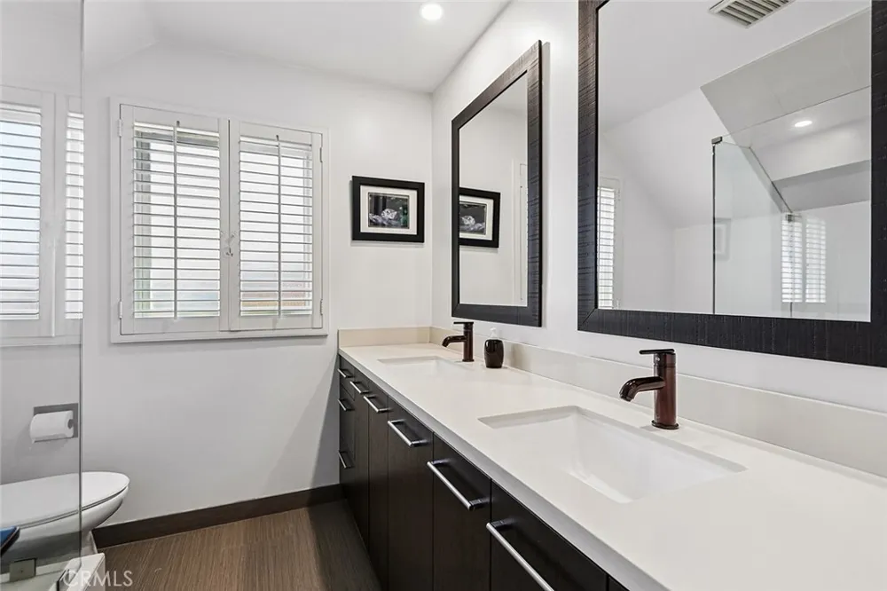 17002 Dearborn Northridge, CA 91325