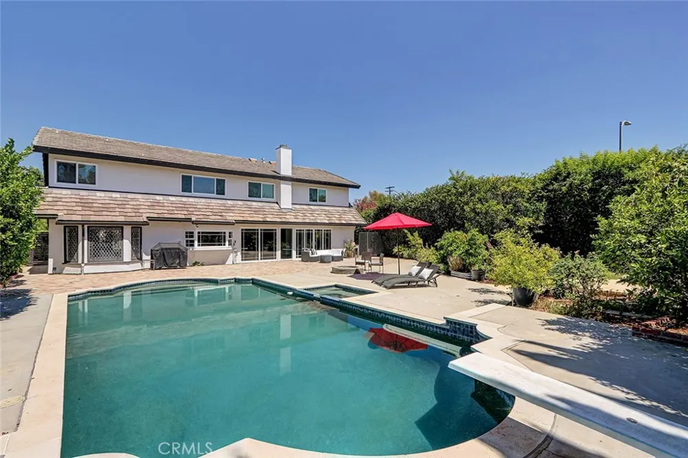 17002 Dearborn Northridge, CA 91325
